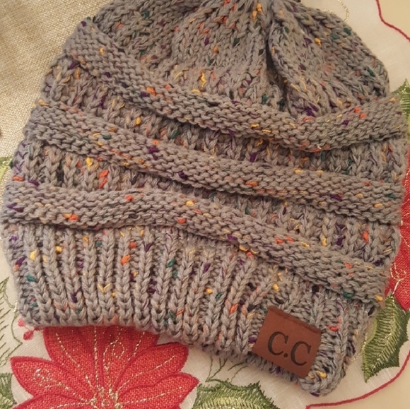 PONYTAIL MESSY BUN BEANIE KNITTED WINTER HAT - Picture 4 of 6